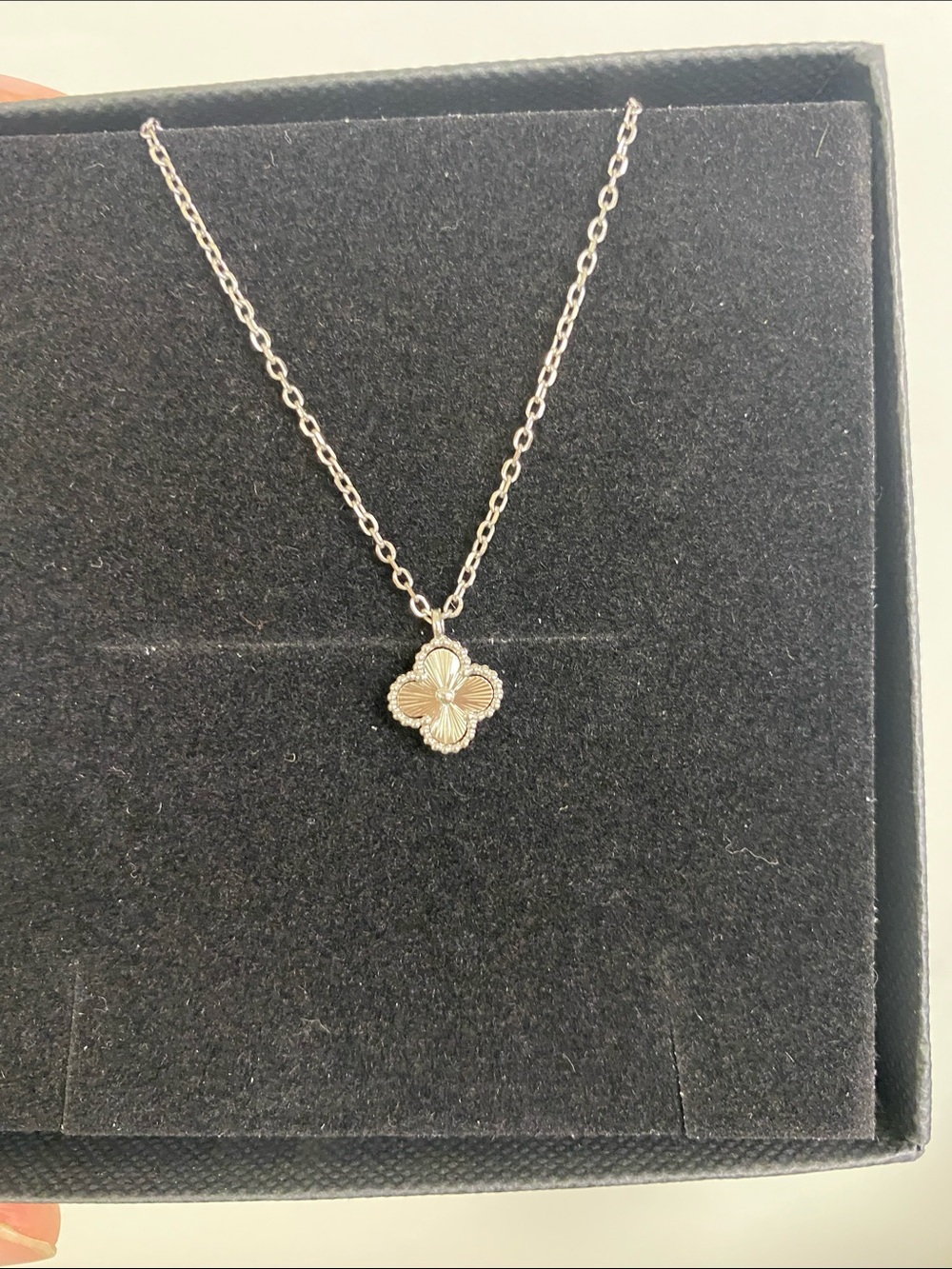Delicate Silver Four-Leaf Clover Pendant Necklace - Silver 925